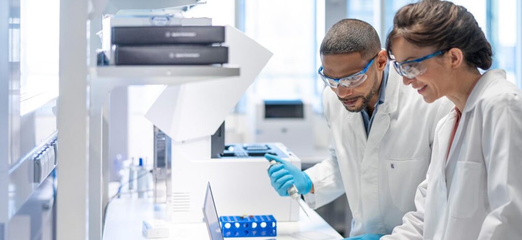 Lab scientists conducting research - Agilent Technologies Stock Plan Support through Stock + Option Solutions